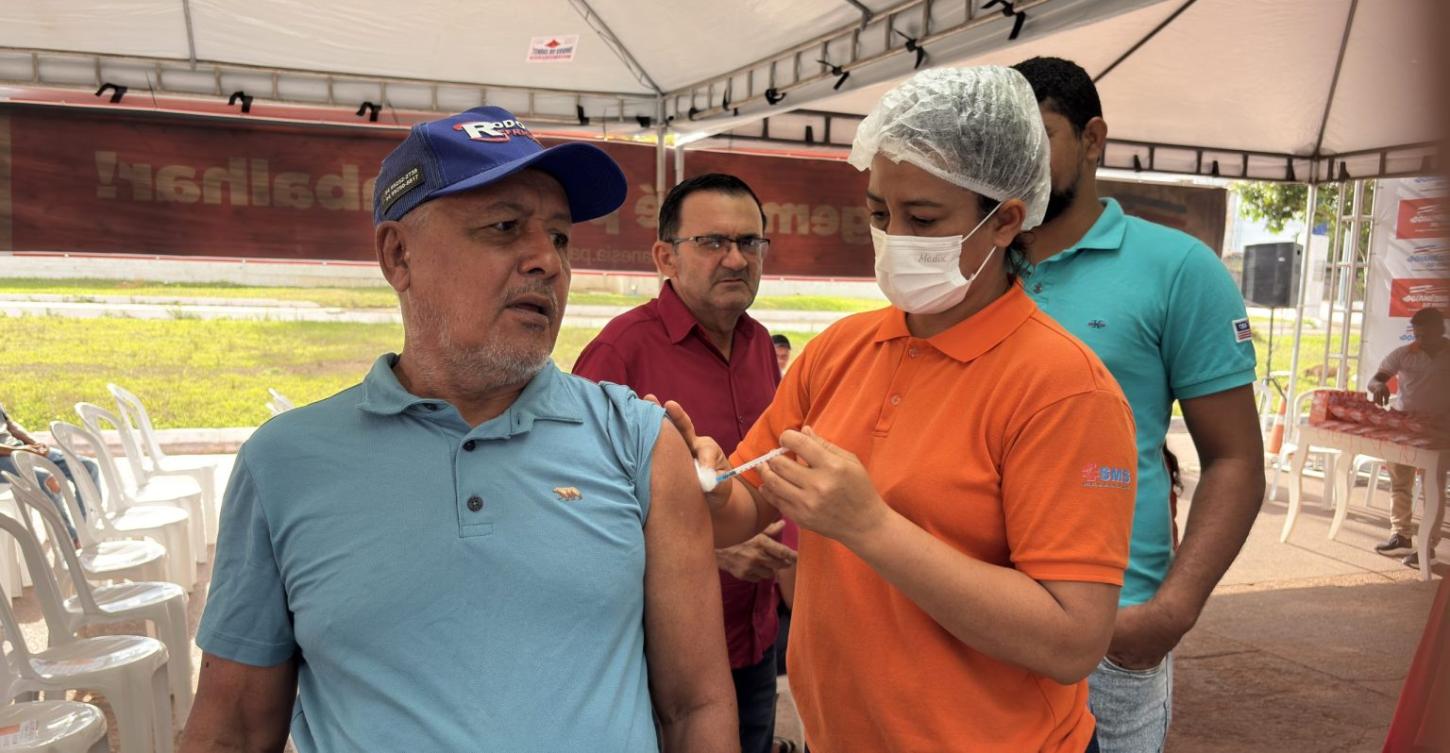 Serviços de saúde sendo oferecidos para a população
