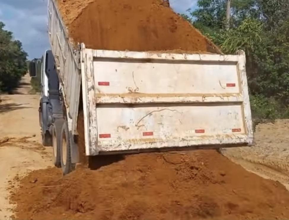 Prefeitura de Breu Branco inicia obras de piçarramento na PA-151, no trecho da Vila Jutaí