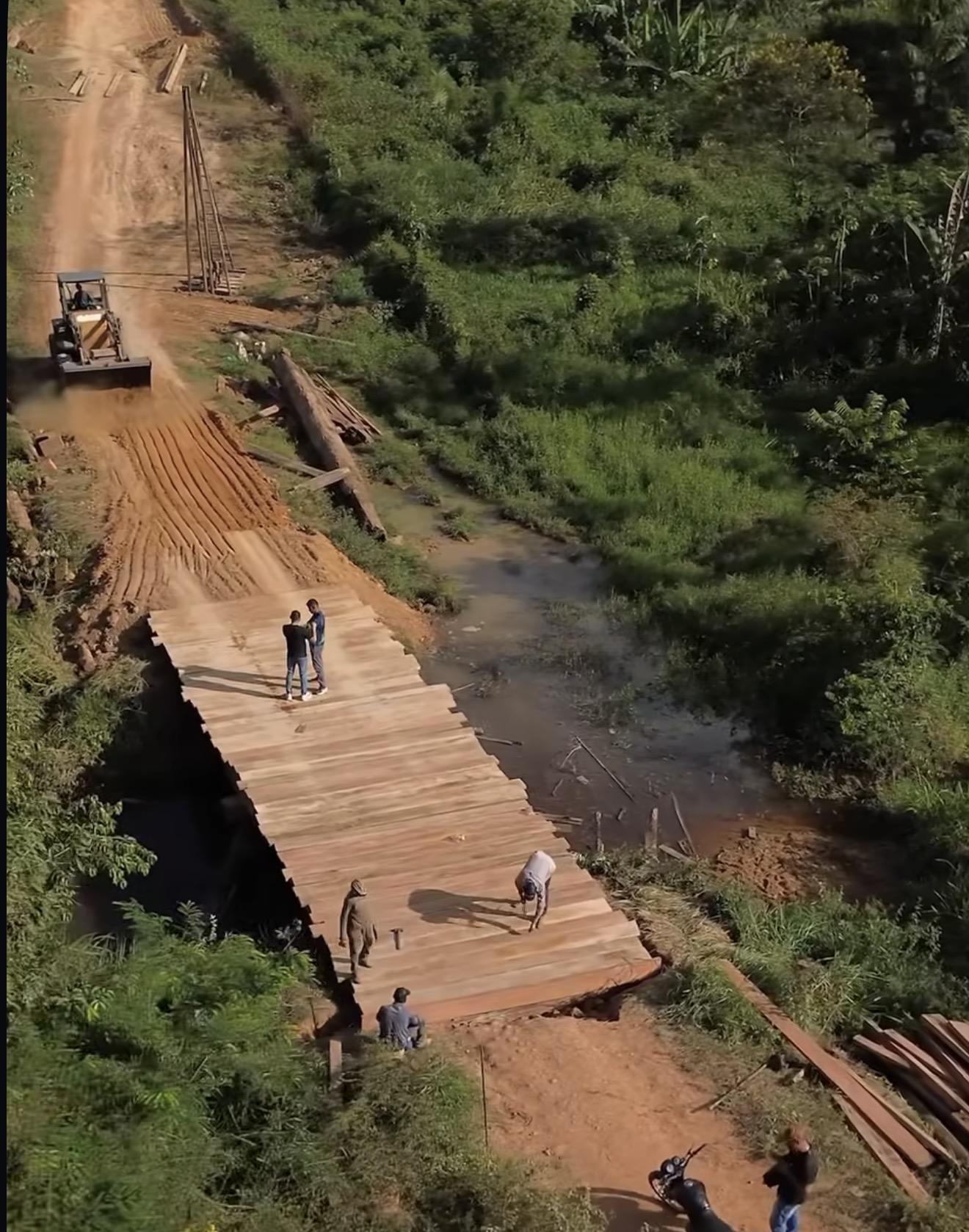 Prefeitura de Pacajá avança com obras em vicinais e constrói nova ponte