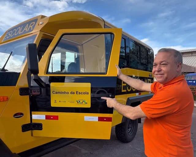 Russinho garante ônibus 4x4 para os alunos da zona rural de Goianésia do Pará