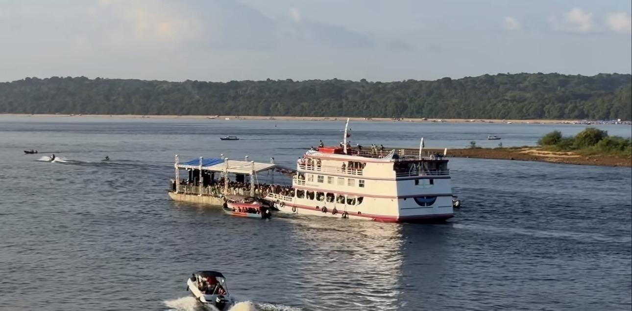 Tucuruí a Bordo: balsa com música ao vivo no Rio Tocantins vira atração do verão