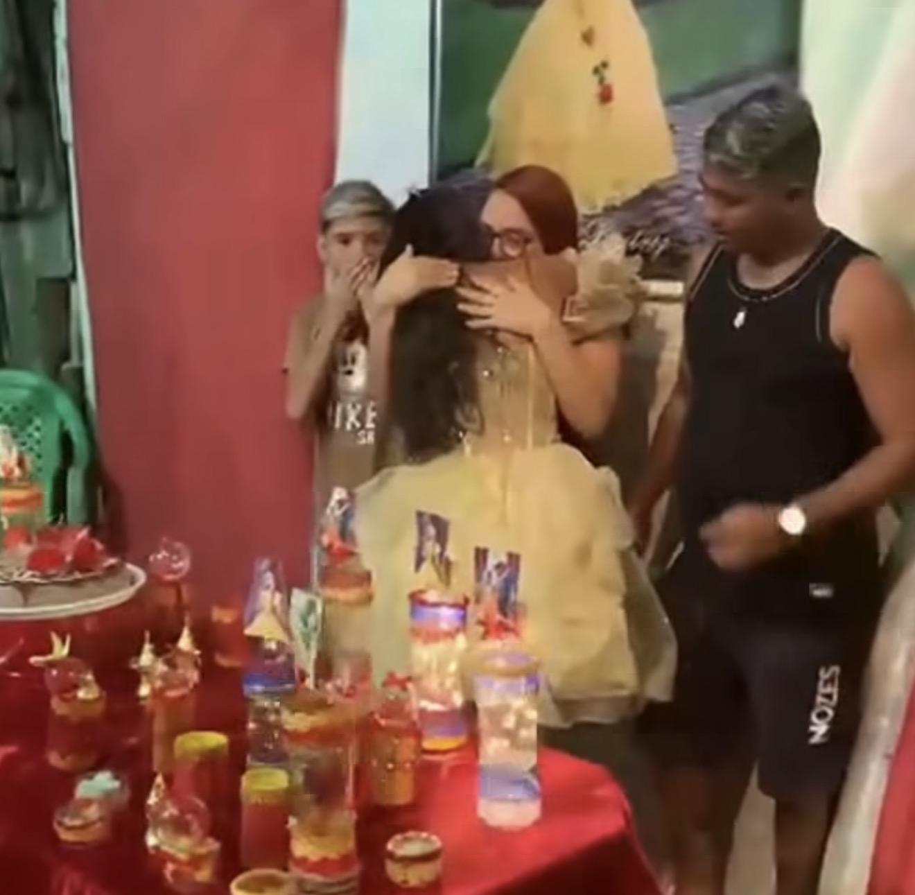 Um dia após ser vítima de desabamento, adolescente ganha nova festa de 15 anos em Belém