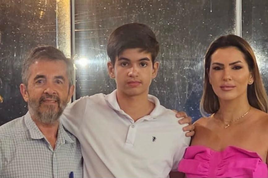'Agora é saudade': um mês após tragédia, filho de Romildo e Leia Veloso presta homenagem aos pais