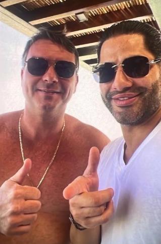 Vaza foto de Flávio Bolsonaro com 'Sicário', capanga de Daniel Vorcaro