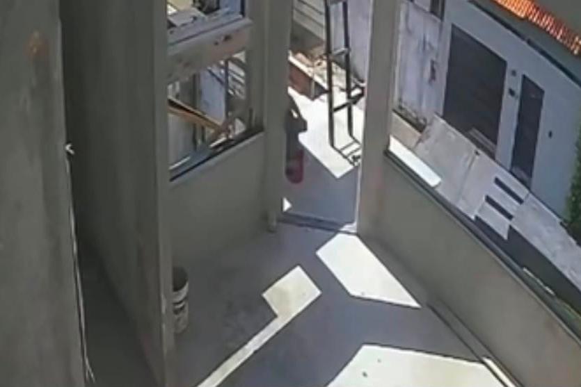 VÍDEO: Pedreiro morre durante serviço após sofrer descarga elétrica em Capanema