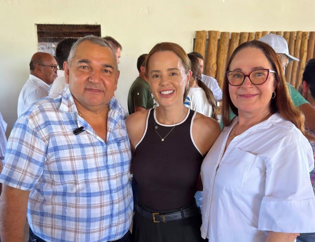 Ao lado de Vandin e Dona Day, Érika Sabino reforça presença política em Água Azul do Norte