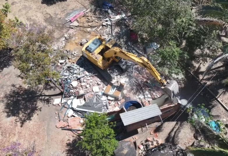 Casas, pousadas e chácaras são demolidas às margens do lago da Usina de Lajeado no Tocantins
