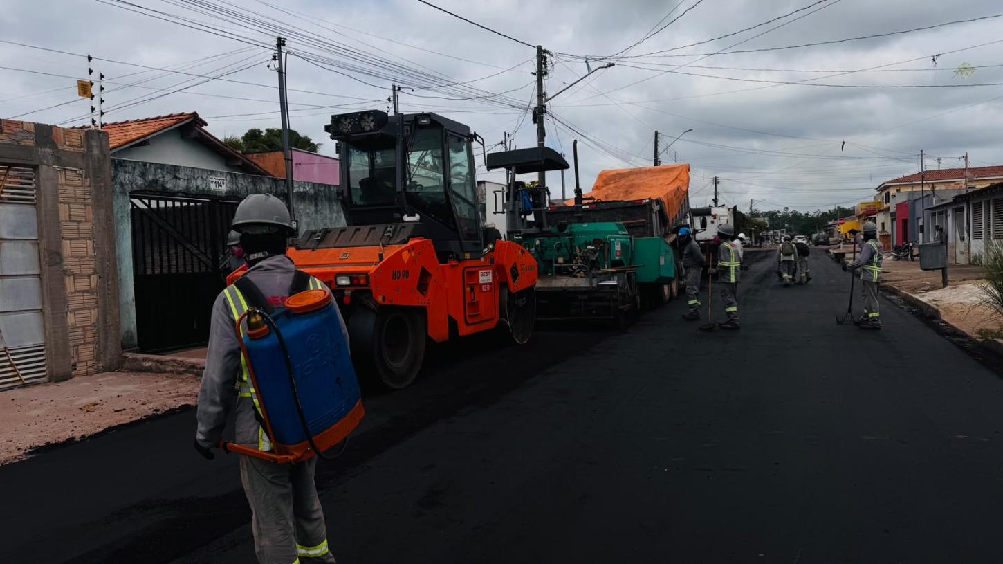 Chão preto chegou: ruas do bairro Novo Horizonte recebem asfalto em Breu Branco