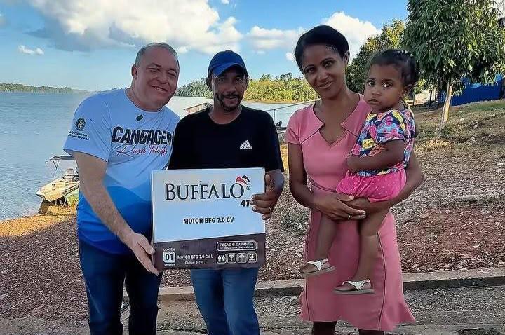 Com Russinho, Goianésia do Pará conclui entrega de 100 motores rabeta às famílias de Porto Novo