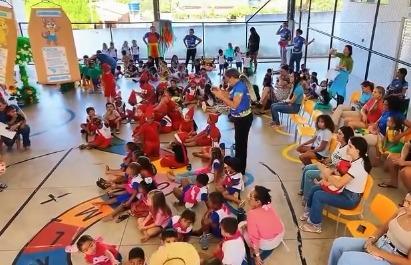 Creche Prisse Morais celebra o folclore em Cumaru