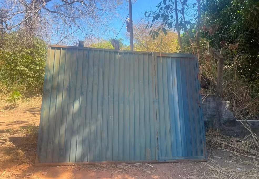 Em Palmas, ladrões furtam portão de casa enquanto dono está no trabalho