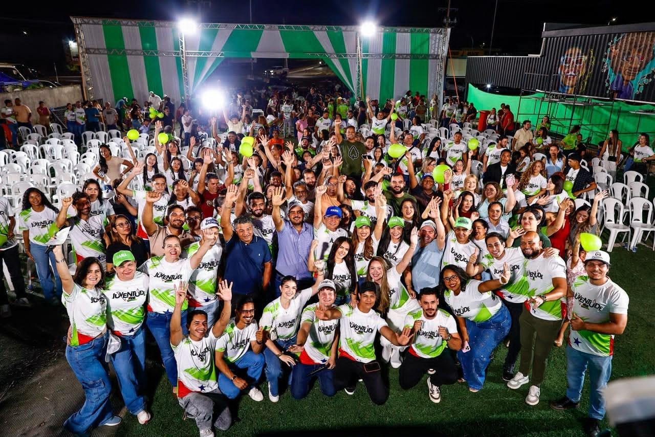 Eugênio Gadelha mostra força em reunião e conecta jovens à política