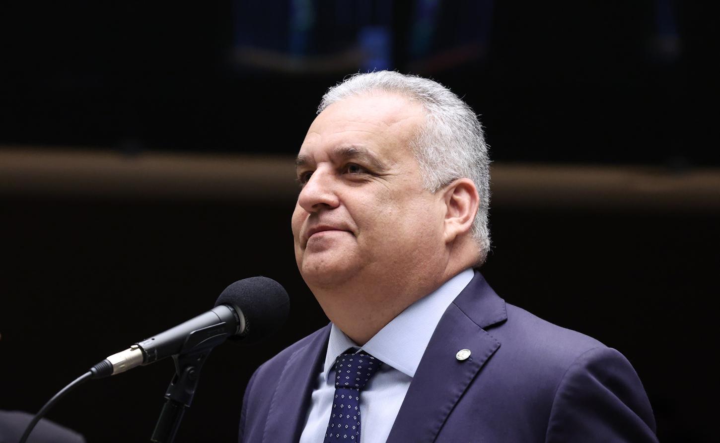 Flávio Bolsonaro anuncia Alfredo Gaspar como vice após perder apoio do Centrão