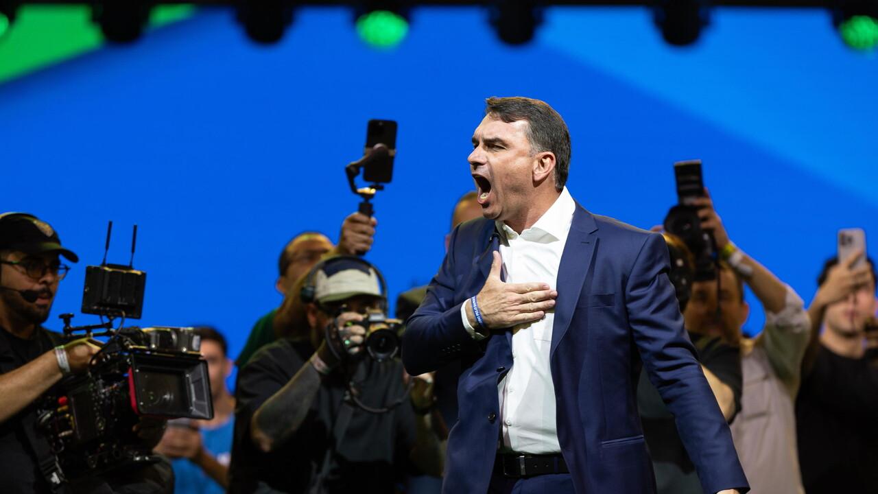 Flávio Bolsonaro promete ‘guerra’ e dá prazo para criminosos deixarem o Brasil