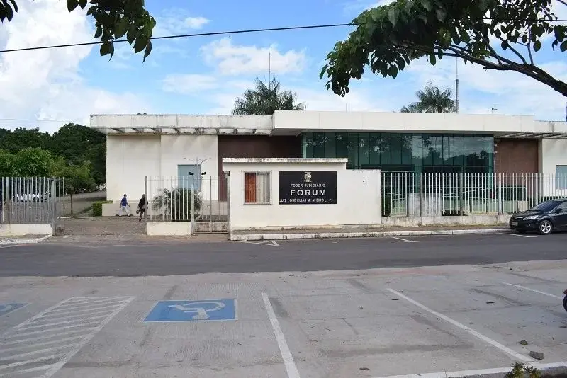 Homem é preso após descumprir medida protetiva e levar companheira para área de mata em Marabá