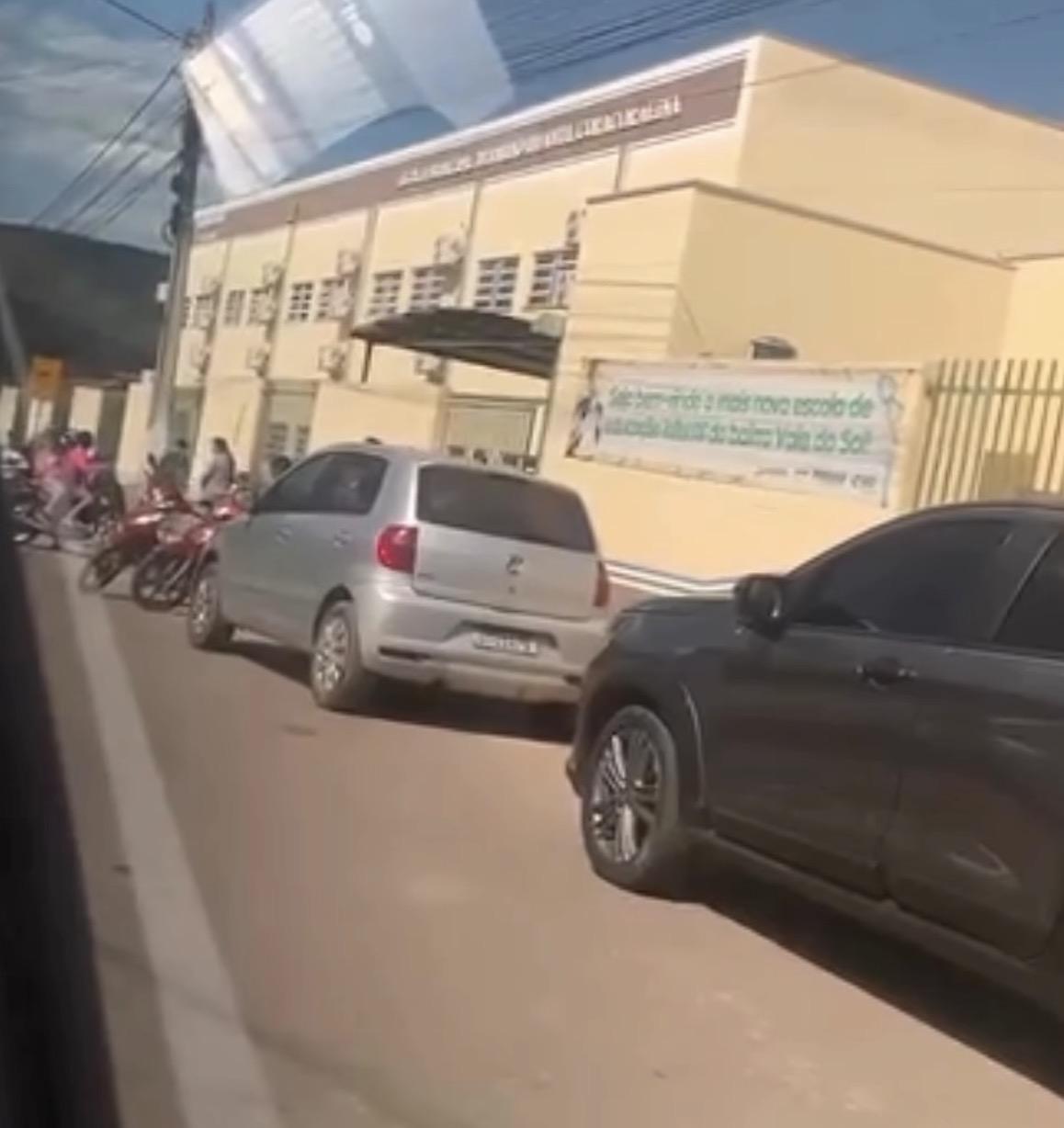 Homem invade escola com facão e causa pânico em Parauapebas