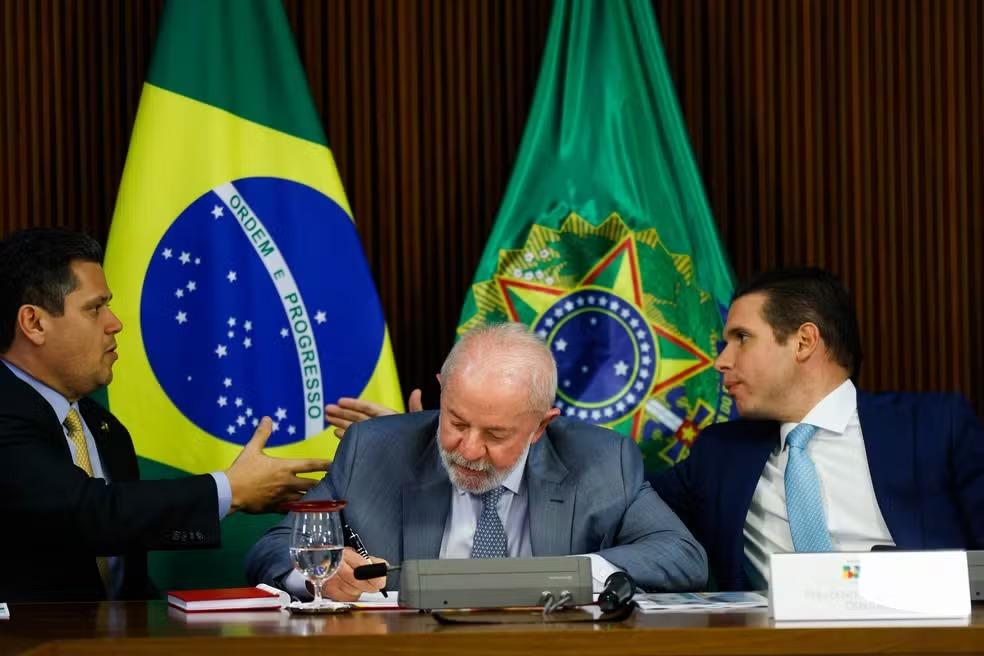 Lula afirma que Brasil está pronto para avançar no fim da escala 6x1