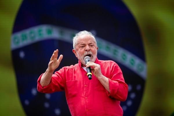 Lula promete retirar facções do RJ e devolver territórios à população