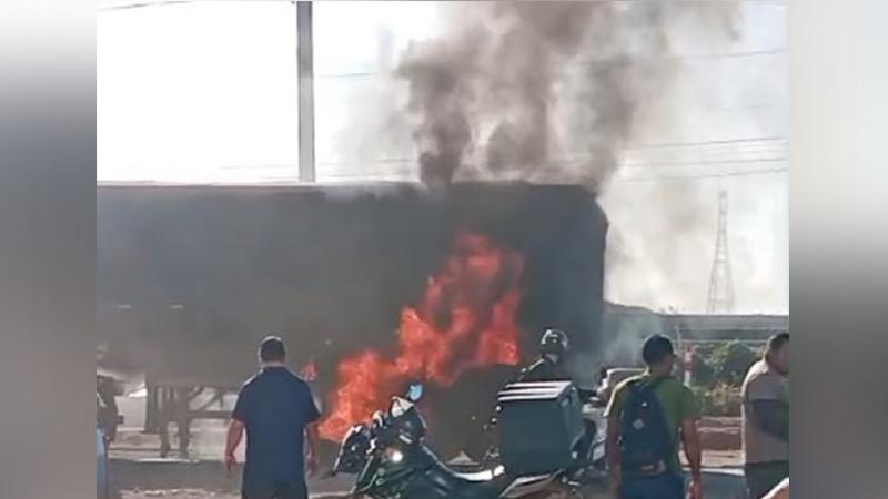 Motociclista fica preso sob caminhão em chamas e é salvo por PMs em Marabá