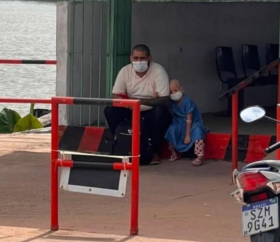 Pai viúvo deixa emprego para cuidar da filha com câncer e pede ajuda em Barcarena
