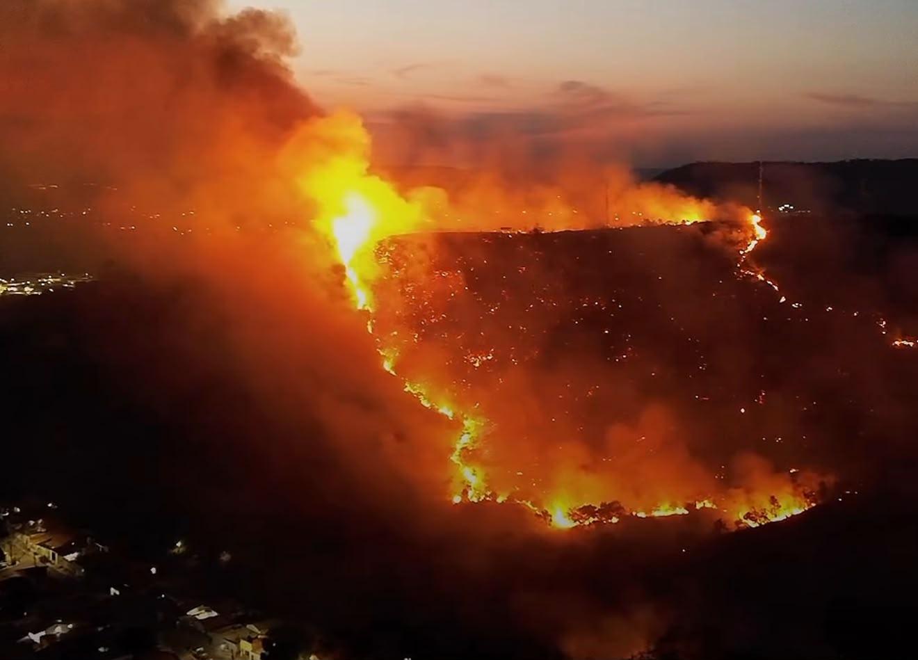 Prefeitura de Canaã se pronuncia sobre incêndio no Morro das Antenas