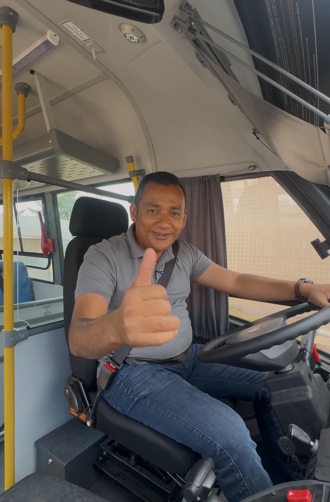 Volta às aulas em Nova Ipixuna começa com entrega de ônibus escolar para alunos do Trecho Seco