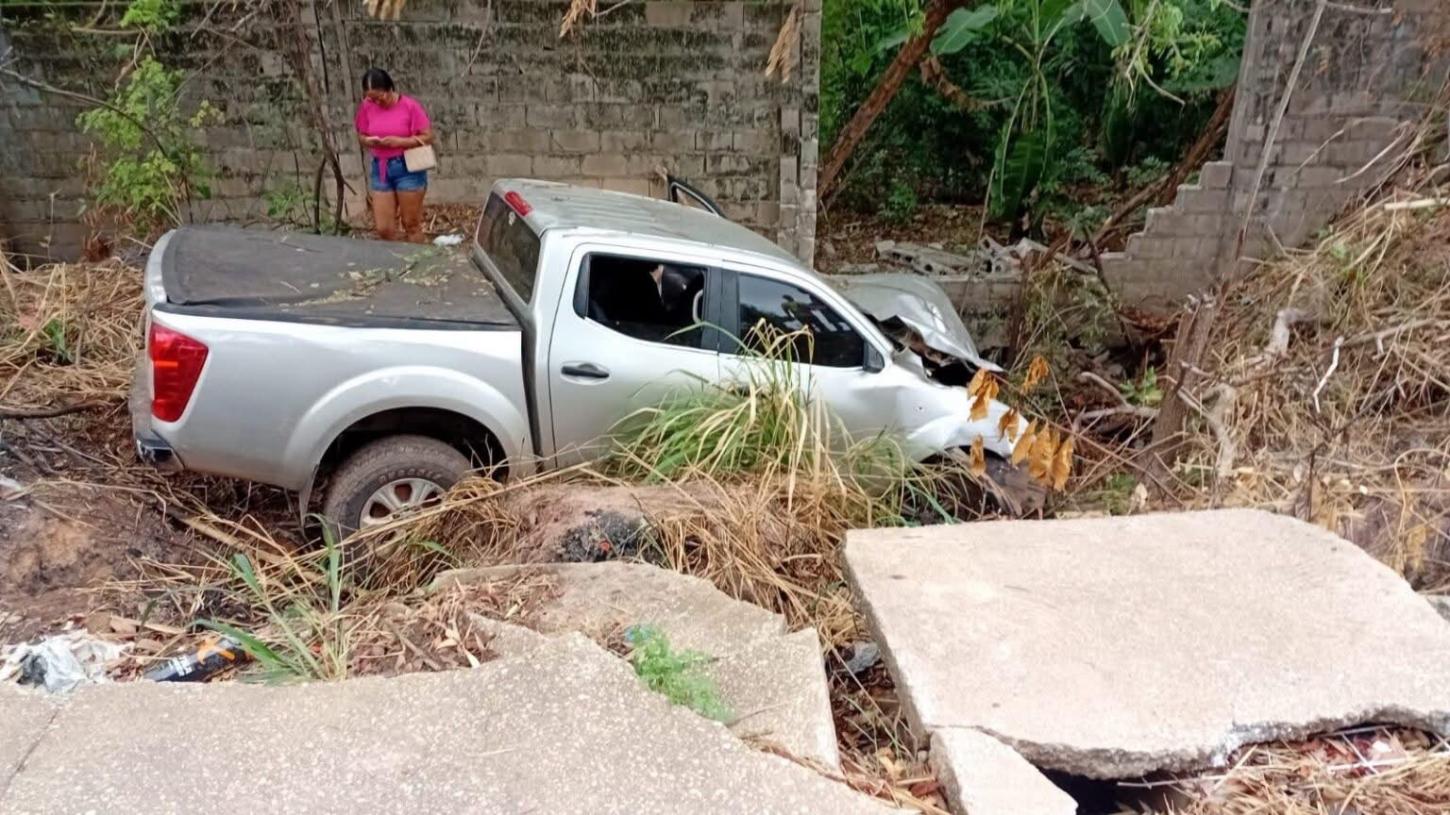 Carro é encontrado destruído próximo ao muro da Unifesspa, em Marabá