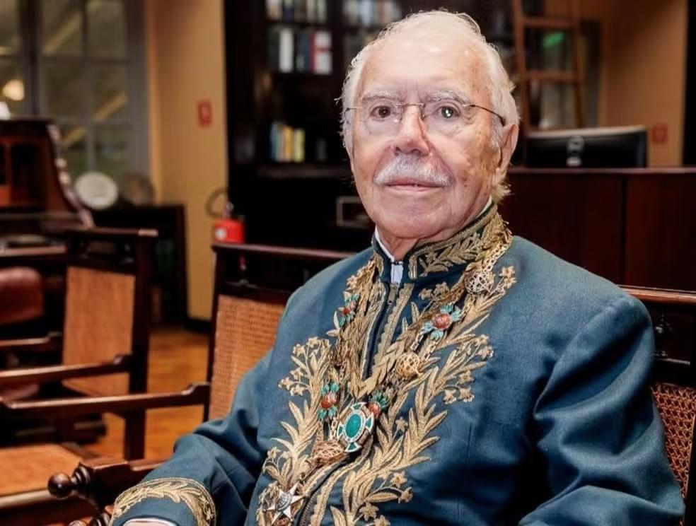 Ex-presidente José Sarney é internado em São Paulo para tratar pneumonia