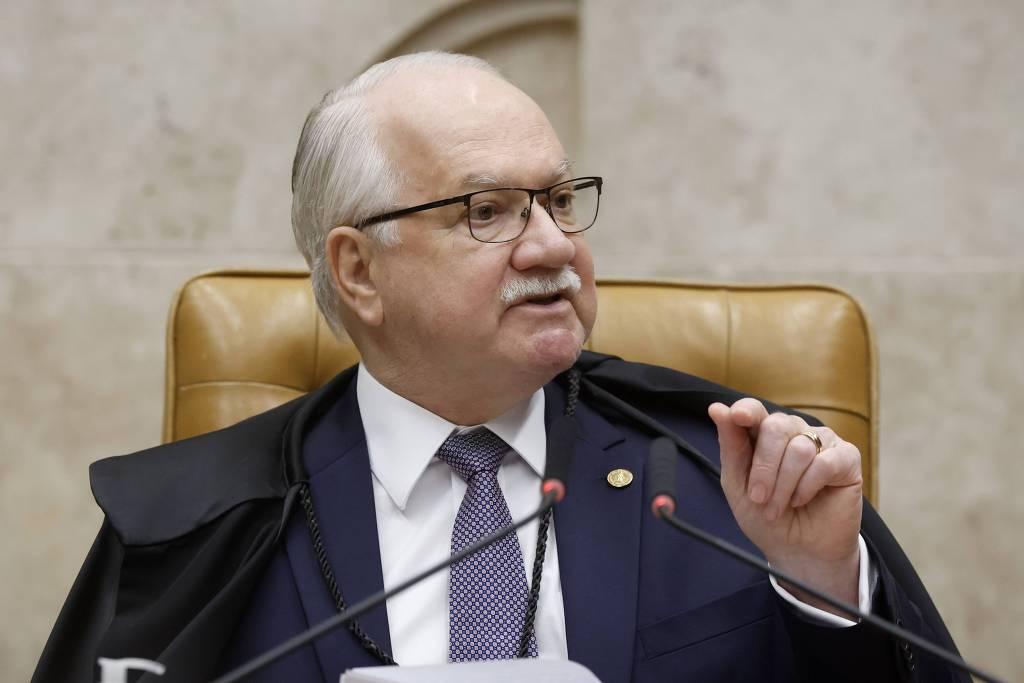Fachin suspende decisão de Mendonça e tira de Moraes relatoria do inquérito das fake news