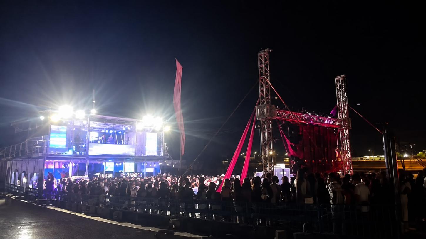 Festa irregular é cancelada após polícia encontrar pistola com 17 munições em balsa, em Santarém