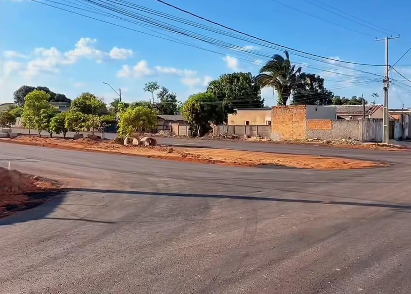 Fim da poeira: Av. Maria Ribeiro ganha asfalto e drenagem em Redenção