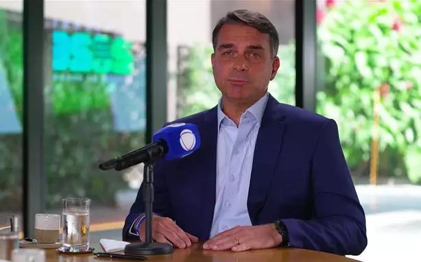 Flávio Bolsonaro diz que vai nomear 5 ministros para o STF