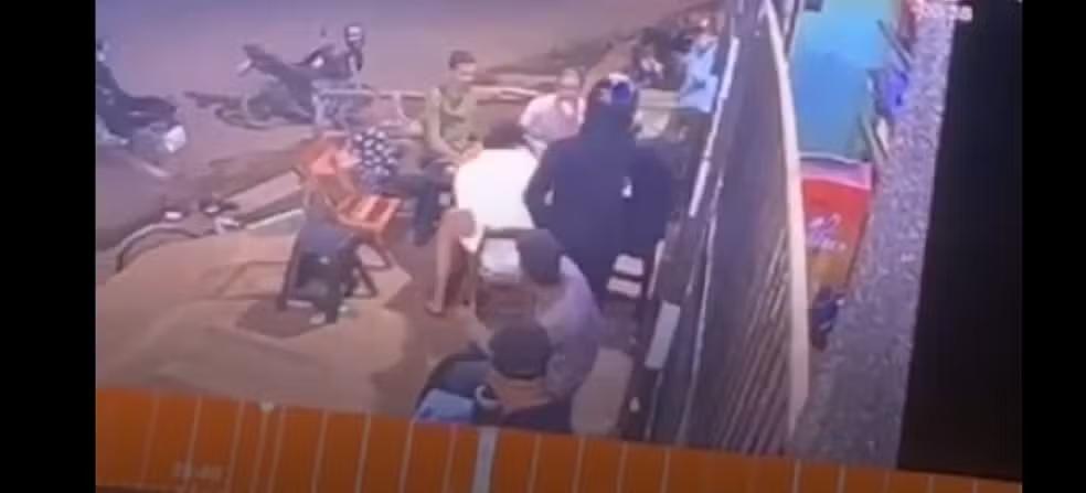 Homem é assassinado a tiros na frente de estabelecimento em Altamira