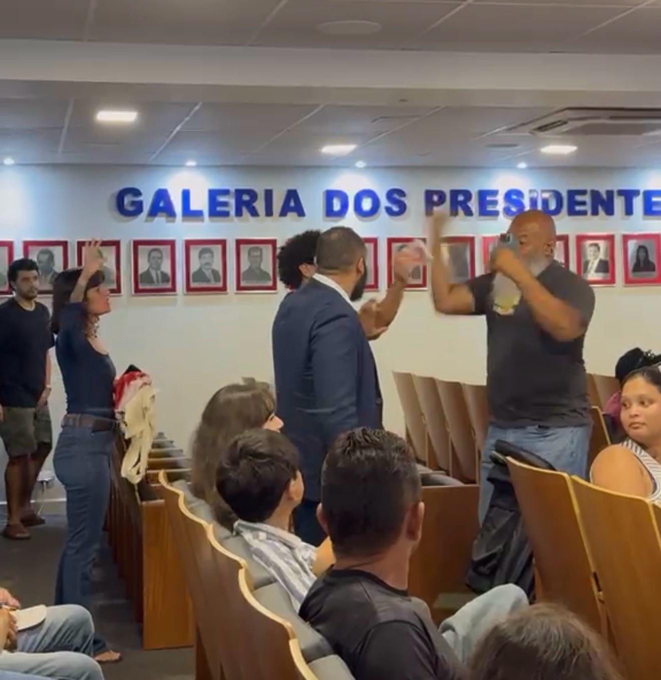 Jornalista sofre agressão durante sessão da Câmara Municipal de Palmas