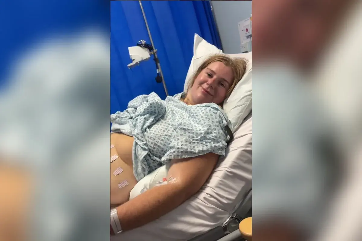 Mulher quase morre após espremer pelo encravado na virilha e desenvolver sepse