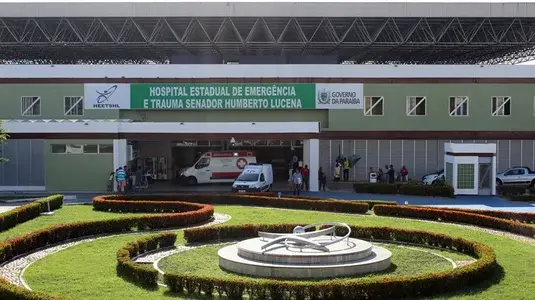 Mulher trans arranca os próprios testículos porque namorado não aceitava o órgão