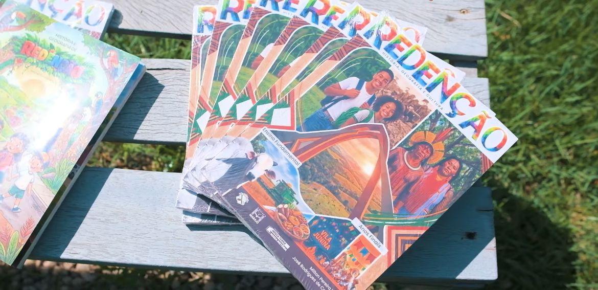 Redenção: alunos da rede municipal recebem novos livros didáticos 100% regionais