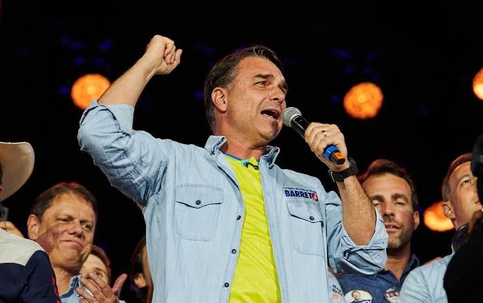 TSE aceita ação que investiga candidatura de Flávio Bolsonaro por ato em Barretos
