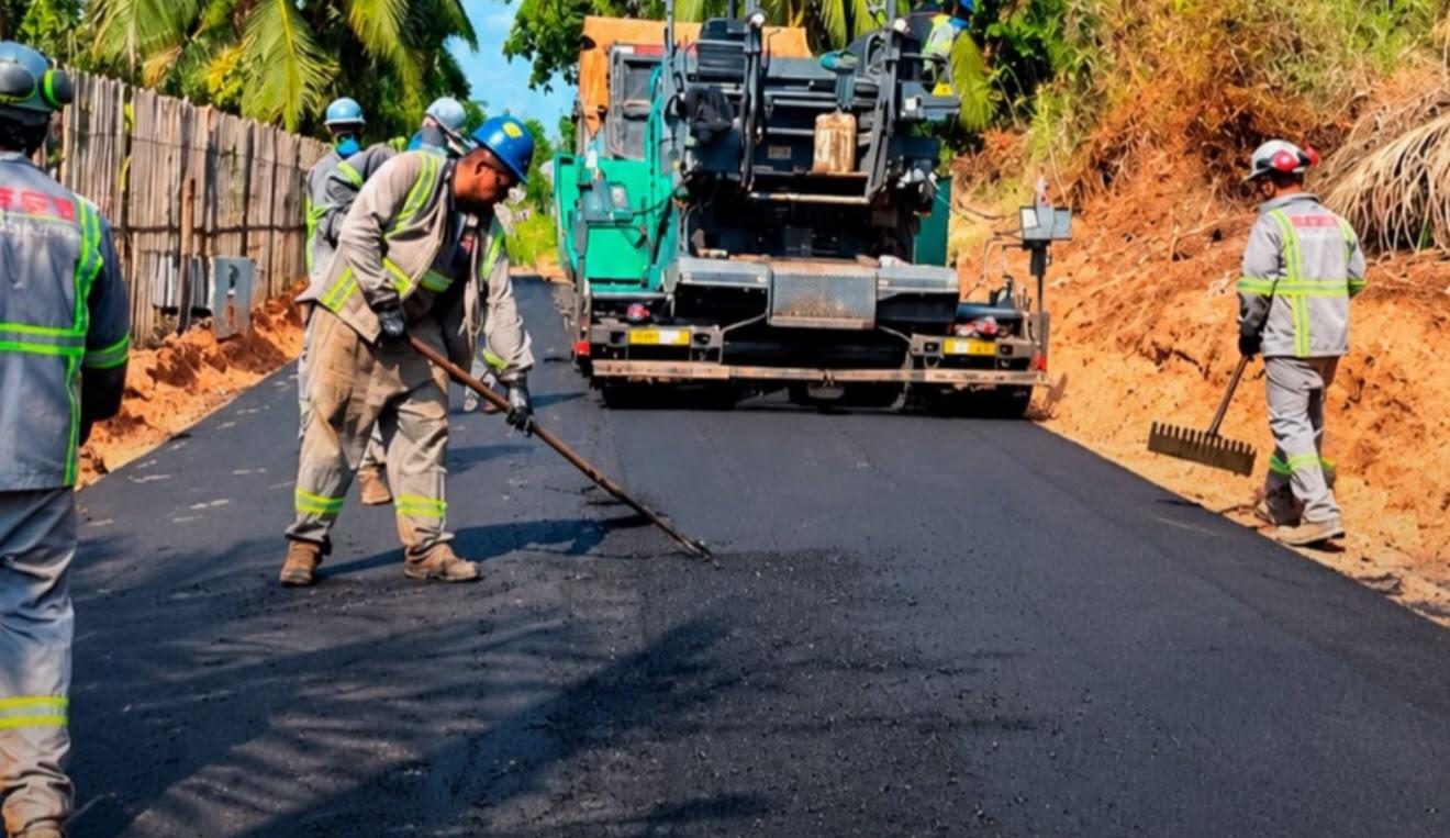 Bairro Deus por Nós recebe 3km de asfalto em Breu Branco