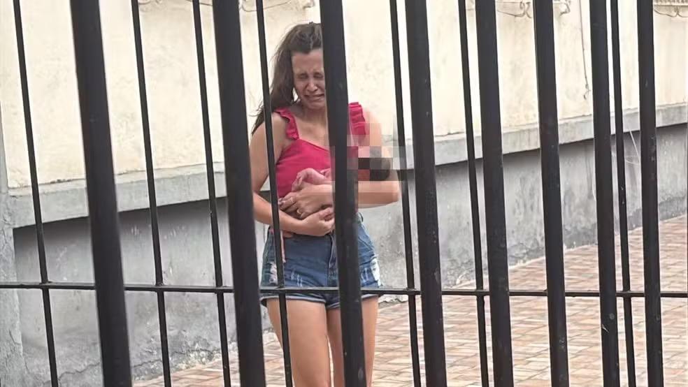 Bebê recém-nascida é achada em saco de lixo no Rio