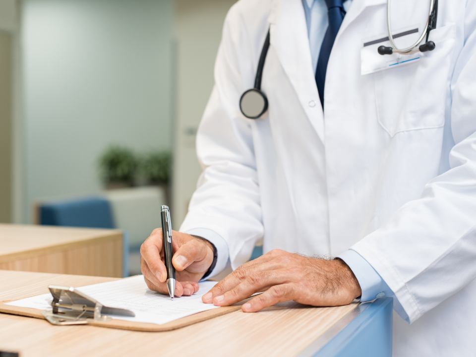 Congresso aprova exame obrigatório para médicos exercerem a profissão no Brasil