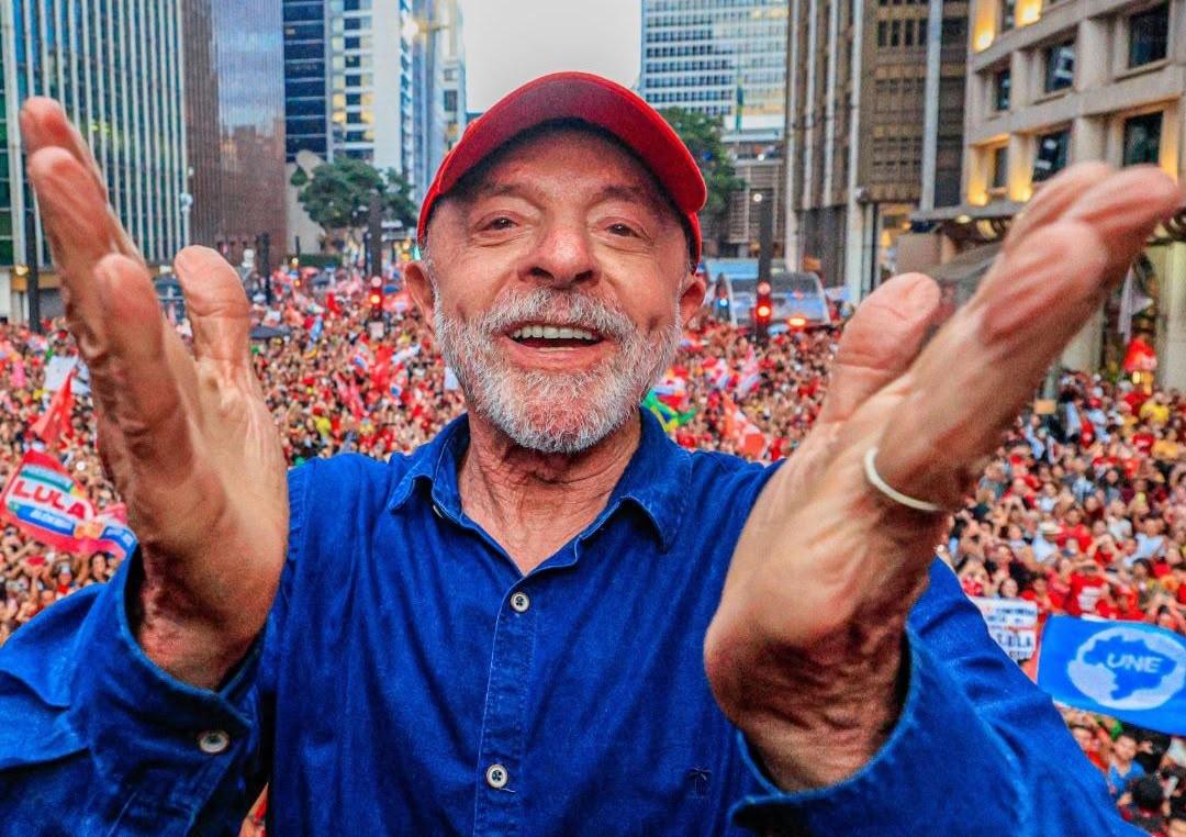 Em feito histórico, Lula é o 1º presidente a vencer de virada no 2º turno