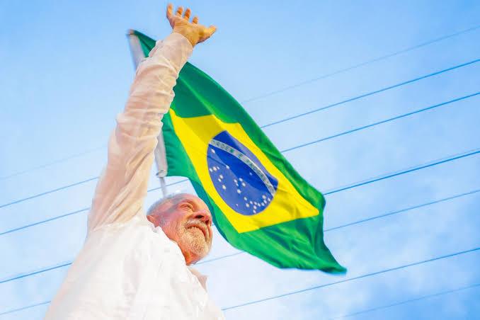 Empresas brasileiras enfrentam alta de até 21,55% nos impostos no governo Lula