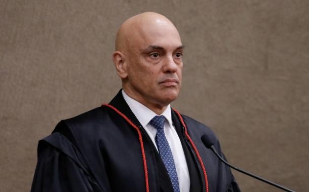 Fachin arquiva pedido para investigar e afastar Moraes do STF