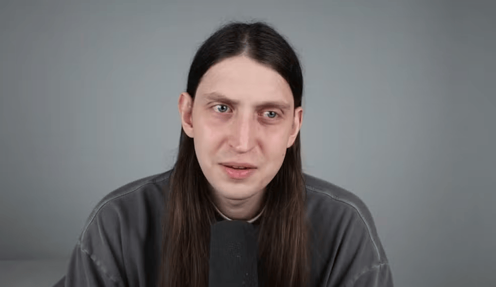 Felca volta ao YouTube após um ano e fala sobre bullying e fobia social