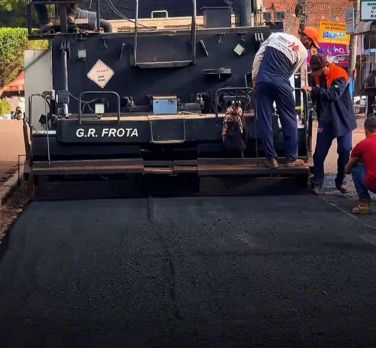 Goianésia do Pará: asfalto moderniza a Avenida Tancredo Neves