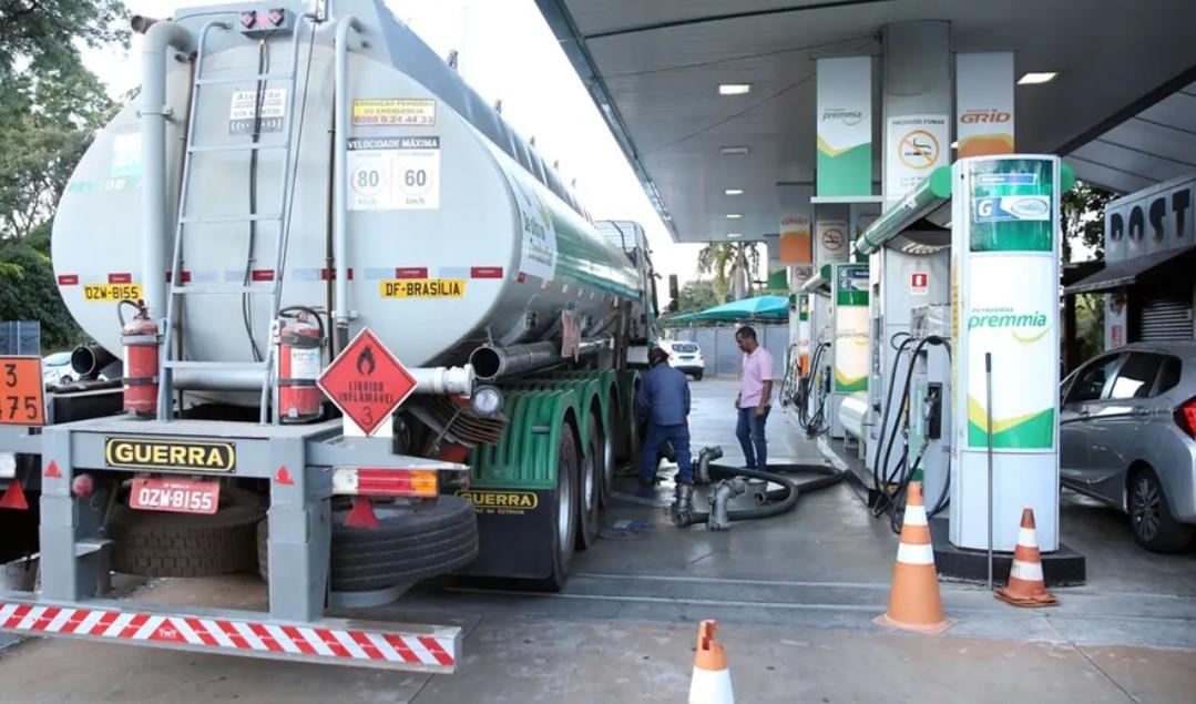 Governo prorroga subsídio de R$ 2,12 por litro do diesel por mais 30 dias
