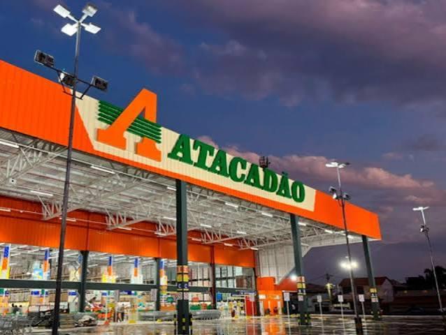 Fezes e produtos vencidos: Justiça manda Atacadão corrigir condições no TO