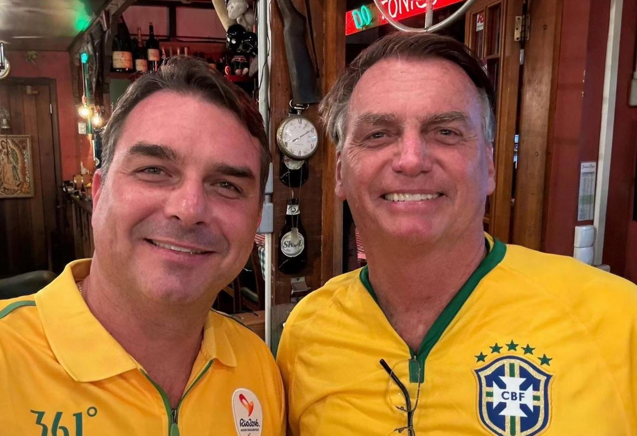 Moraes libera retomada de visitas de Flávio a Bolsonaro após suspensão por 90 dias