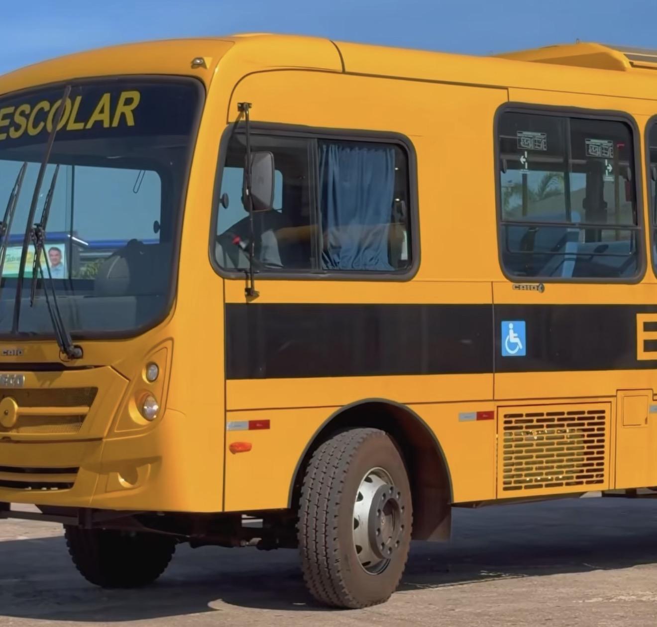 Prefeitura de Redenção entrega 11 veículos para reforçar transporte escolar